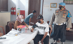 Sebanyak 137 Warga Desa Sukaraja Ikut Vaksinasi Covid-19 Polsek Warunggunung