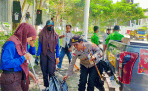 Hari Sumpah Pemuda, Kapolsek Muaratami Laksanakan Giat di Pasar Perbatasan