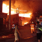 Gudang Kayu Ludes Terbakar di Simolawang, Surabaya