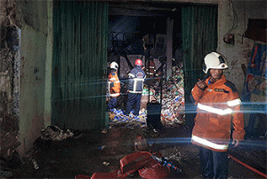 19 Unit Damkar Jinakkan Kebakaran di Sidotopo Kidul, Surabaya