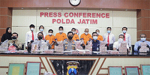 Polda Jatim Bongkar Rumah Produksi dan Pengedar Uang Palsu Senilai Rp 3,8 Milliar