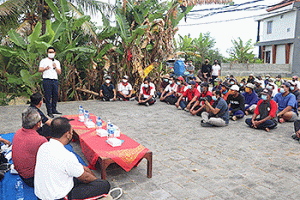 Padat Karya Tunai Desa Dibuka Sekda Adi Arnawa di Desa Cemagi