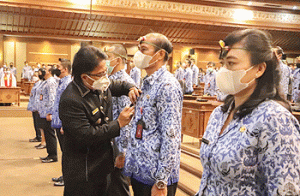 Lantik Pejabat Eselon III dan IV, Bupati Giri Prasta Minta Tingkatkan Kinerja