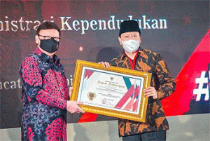 Masuk Top 30 Kovablik, Bupati Pasuruan Terima Penghargaan dari Menpan RB