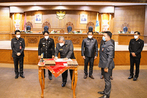 Pemkab dan DPRD Badung Tandatangani Nota Kesepakatan Ranperda APBD 2022