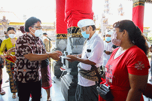 Pemkab Badung Serahkan Bantuan Stimulus ke 8.832 UMKM