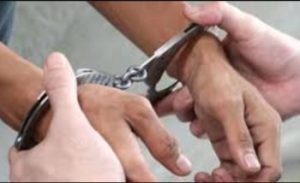 Penghasilan Jukir Liar Ini Bikin Melongo, Ternyata Punya “Sampingan”