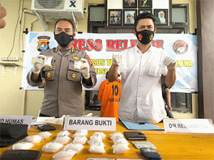 Dramatis, Penangkapan Gembong Narkoba BB 1 Kg di Mamuju