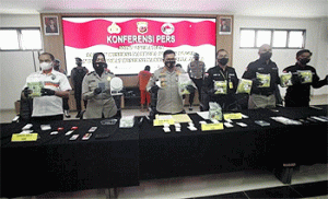 Tergiur Untung Besar, Seorang Karyawan Supermarket dan IRT Edarkan Sabu di Bogor