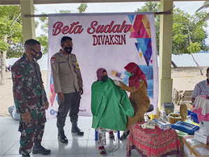 Vaksinasi Covid-19 di Desa Mangoli Diapresiasi Wakil Bupati Kepulauan Sula