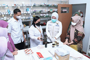 Wakil Wali Kota Palembang Sidak Apotek, Temukan Produk Tidak Sesuai Ketentuan