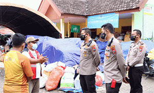 AKBP Bagoes bersama AKBP Buher Tinjau Posko Pengungsian Erupsi Semeru