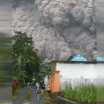 Gunung Semeru Erupsi, Diawali Banjir Lahar dan Keluarkan Hujan Abu Vulkanik