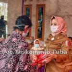 Bupati Tulang Bawang Salurkan Bantuan ke Korban Bencana Angin Puting Beliung
