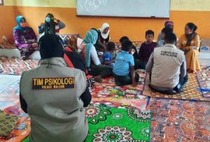 Korban Erupsi Gunung Semeru Dapat Pendampingan Psikososial Tim Trauma Healing Polres Malang