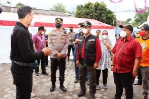 Kapolres bersama Ketua DPRD Kabupaten Malang Tinjau Posko Pengungsian