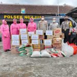 Kapolsek Ngajum Berangkatkan Bantuan Korban Erupsi Gunung Semeru