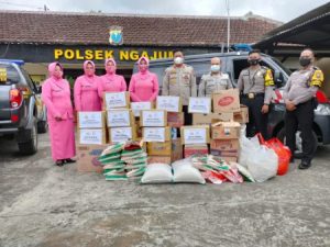 Kapolsek Ngajum Berangkatkan Bantuan Korban Erupsi Gunung Semeru