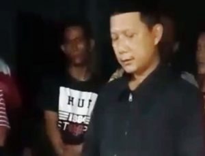 Seorang Kades Digrebek Warga, Disinyalir Selingkuh dengan Salah Seorang Perangkat