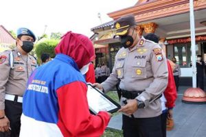 Kapolres Blitar Kota Beri Penghargaan Delapan Atlet Pencak Silat Piala Kapolda Jatim