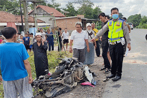 Polisi Olah TKP Kecelakaan di Jalintim Tulang Bawang