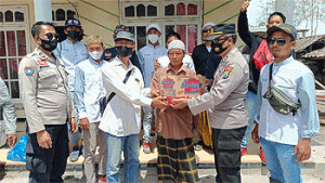 Kapolsek Pagelaran Rangkul Remas Galang Bansos Korban Erupsi Semeru