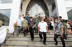 Perayaan Natal Terapkan Prokes, Sekda Adi Arnawa Tinjau Sejumlah Gereja