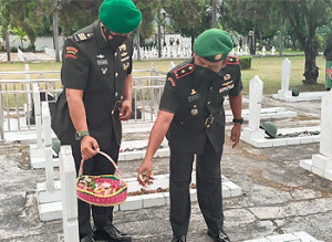 Rangkaian Peringatan, Personel TNI AD Gelar Tabur Bunga di TMP Bandar Lampung