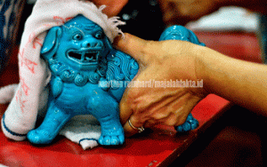 Jelang Imlek, Umat Vihara Widhi Sakti Kota Sukabumi Bersih-bersih Rupang