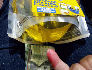 Harga Minyak Goreng Turun, Emak-emak Serbu Minimarket di Kabupaten Sukabumi