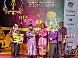 Ketua DPRD Sumsel Raih Anugerah Perempuan Indonesia VIII 2022