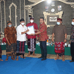 Pemkab Badung Serahkan SK Banjar Dinas, Harapkan Lebih Optimal Berikan Layanan