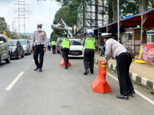Satlantas Polres Batu bersama Dishub Tertibkan Parkir Liar di Area Relokasi Pasar