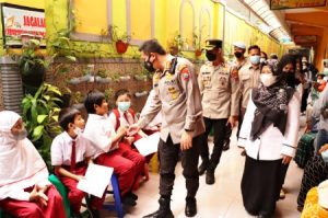 Kapolresta Malang Kota Sidak Pelaksanaan Vaksin Merdeka Anak di MI Khadijah