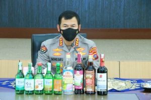 Polda Sumbar Sita Ribuan Botol Mihol dan Amankan Seorang Pemilik Kafe di Kota Padang