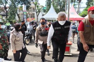 Kapolsek Kepanjen dan Forkopimda Kabupaten Malang Tinjau Pelaksanaan Vaksinasi Booster