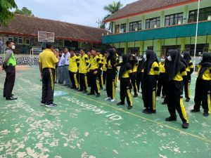 Disiplinkan Pelajar Berlalu Lintas, Satlantas Polres Batu Berikan Imbauan di Sekolah