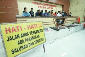 Menyamar Pekerja Telkom, Komplotan Spesialis Pencuri Jaringan Kabel Dibekuk Polda Jatim