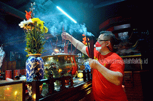 Berita Foto : Sembahyang Malam Imlek di Kota Sukabumi