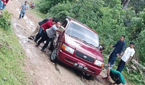 Warga Berharap Pemda Bone Prioritaskan Jalan Poros Bontocani Yang Susah di Lalui