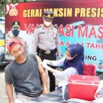 Polres Kuansing Gencarkan Vaksinasi Presisi ke Tahanan Polres dan Masyarakat Desa Jake
