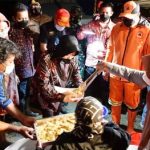 Wali Kota Sukabumi Dampingi Mensos Risma Salurkan Bantuan ke Warga Terdampak Banjir