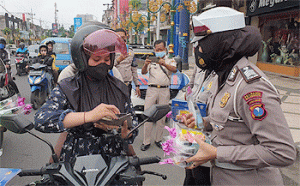 Valentine Day, Polresta Makota Kampanyekan Prokes dan Disiplin Lalu-lintas