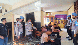 Propam Polresta Sidak Kehadiran Anggota dan Senpi di Batas Negara