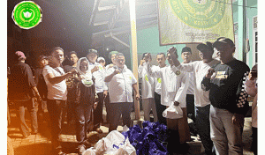 H. Riky Suhendra.SE, Ketua DPD Kesti TTKKDH Kab. Serang Memberikan Bansos