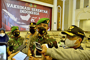 Danrem 061/SK Tinjau Vaksinasi Serentak di Kota Sukabumi