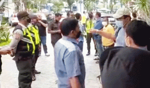 Habis Kesabaran, Manajemen PT Alam Karya Cipta Selaras Diserbu Penghuni Villaggio Citra Raya Tangerang