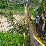 Proses Pencarian Korban Jembatan Gantung Desa Awe Geutah, Aceh Tetap Dilakukan