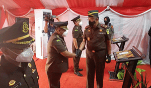 Kajati Sulbar Lantik Kajari Mamasa Dibawah Tenda Darurat Bencana