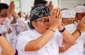 Bupati Badung Hadiri Upacara Tawur Agung Kesanga di Catus Pata Desa Adat Carangsari